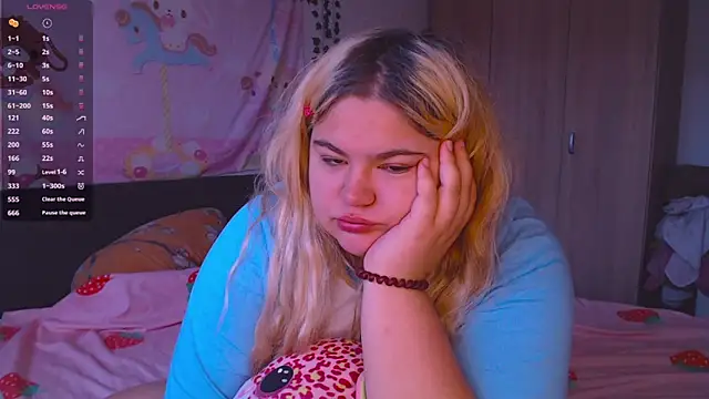 Freakcute  online show from 10.03.25