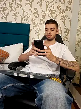 Snapshot of Michael_magno chatting on 02.08.26 Michael magno online show from 02.08.26