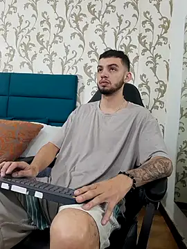 Snapshot of Michael_magno chatting on 02.25.26 Michael magno online show from 02.25.26