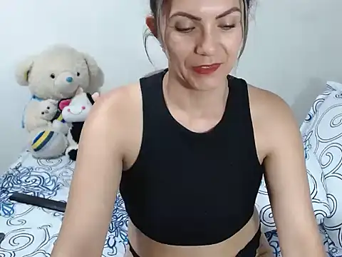 Snapshot of Chantal_hott chatting on 12.14.24 Chantal hott online show from 12.14.24