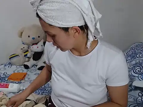 Snapshot of Chantal_hott chatting on 12.14.24 Chantal hott online show from 12.14.24