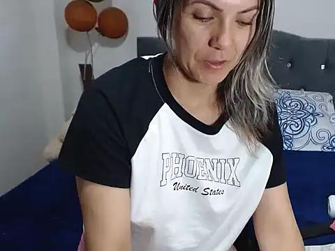 Snapshot of Chantal_hott chatting on 12.18.24 Chantal hott online show from 12.18.24