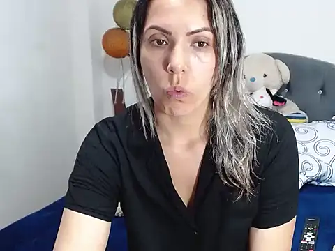 Snapshot of Chantal_hott chatting on 12.18.24 Chantal hott online show from 12.18.24