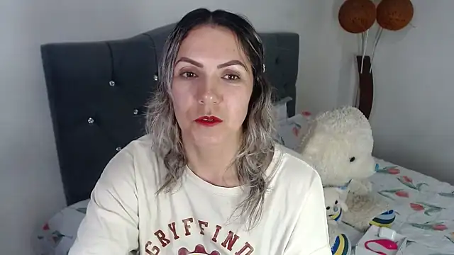 Snapshot of Chantal_hott chatting on 05.09.26 Chantal hott online show from 05.09.26
