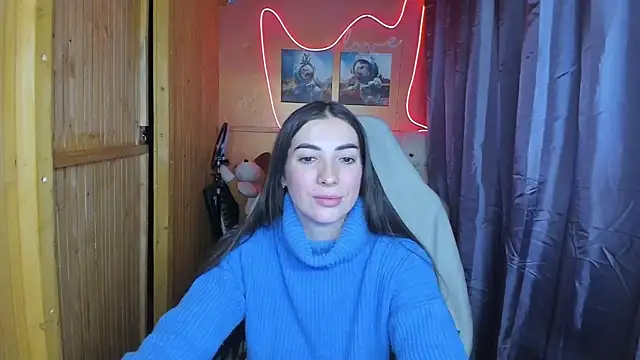 Snapshot of Fiery_Brunette_ chatting on 02.13.25 Fiery Brunette online show from 02.13.25