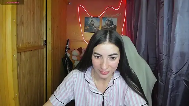 Snapshot of Fiery_Brunette_ chatting on 02.18.25 Fiery Brunette online show from 02.18.25