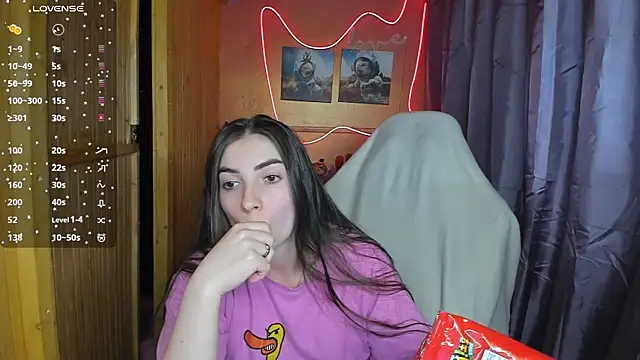 Snapshot of Fiery_Brunette_ chatting on 02.24.25 Fiery Brunette online show from 02.24.25