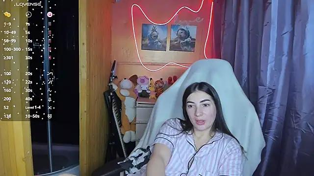 Snapshot of Fiery_Brunette_ chatting on 02.28.25 Fiery Brunette online show from 02.28.25