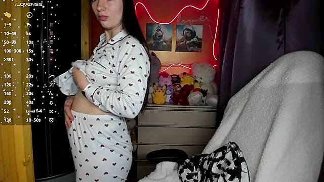 Snapshot of Fiery_Brunette_ chatting on 09.25.25 Fiery Brunette online show from 09.25.25