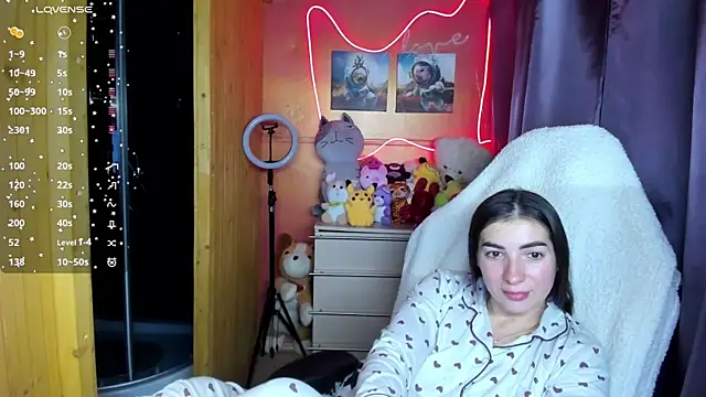 Snapshot of Fiery_Brunette_ chatting on 10.10.25 Fiery Brunette online show from 10.10.25