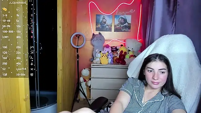 Snapshot of Fiery_Brunette_ chatting on 10.14.25 Fiery Brunette online show from 10.14.25