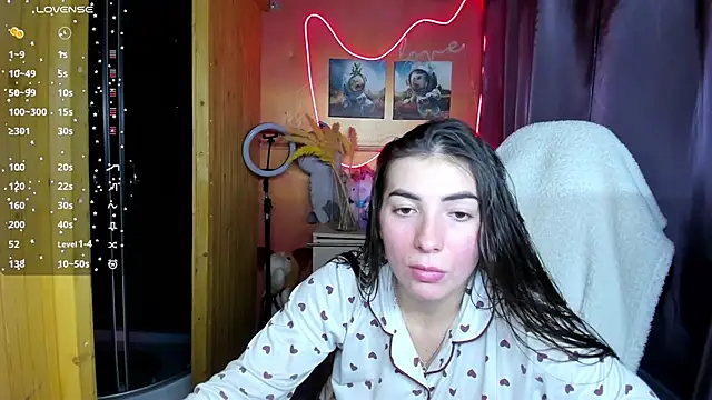 Fiery Brunette  online show from 12.02.25