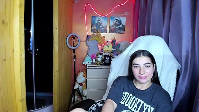 Fiery Brunette  online show from 03.16.26