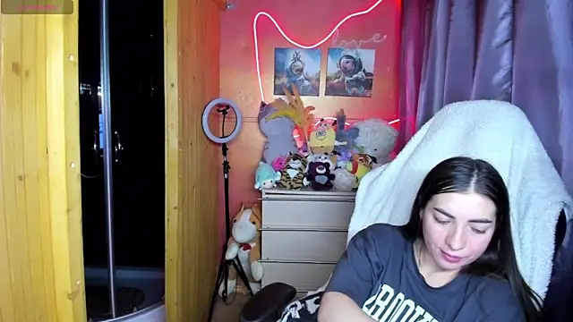 Fiery Brunette  online show from 04.04.26