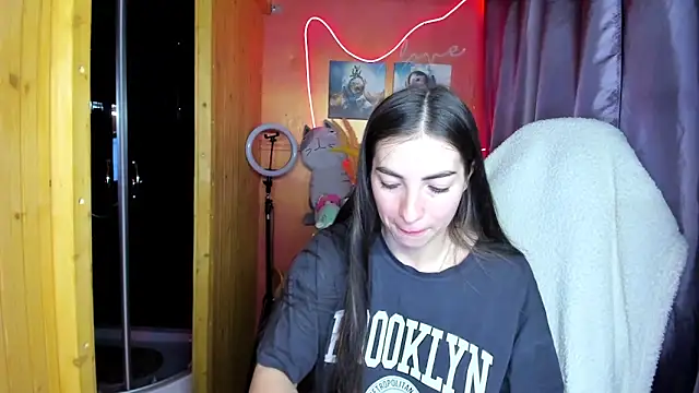 Snapshot of Fiery_Brunette_ chatting on 06.04.26 Fiery Brunette online show from 06.04.26