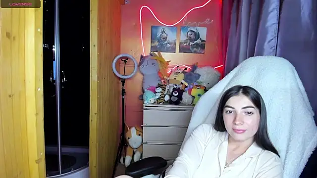 Fiery Brunette  online show from 06.13.26