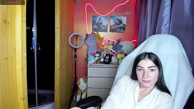 Fiery Brunette  online show from 06.13.26