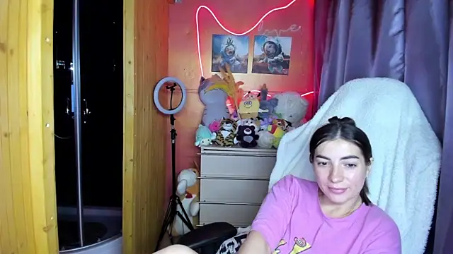 Fiery Brunette  online show from 06.15.26