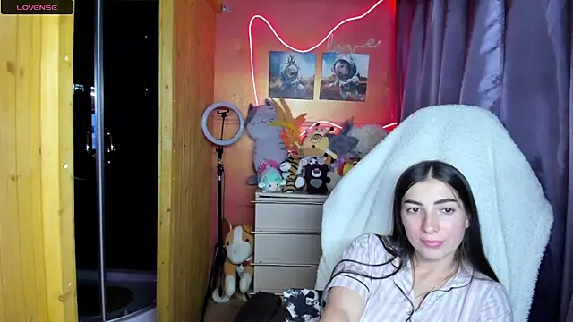 Fiery Brunette  online show from 06.22.26