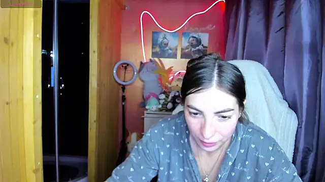 Fiery Brunette  online show from 06.25.26
