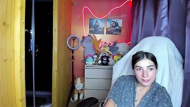 Fiery Brunette  online show from 06.26.26