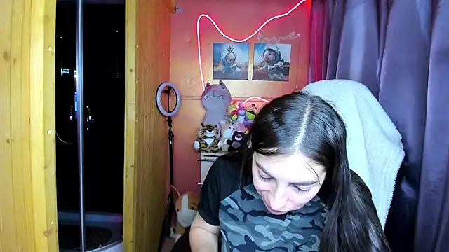Fiery Brunette  online show from 07.16.26