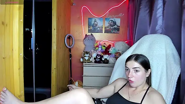 Fiery Brunette  online show from 07.17.26