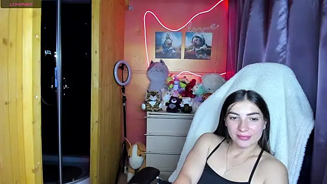 Fiery Brunette  online show from 07.18.26
