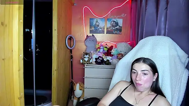 Fiery Brunette  online show from 07.20.26