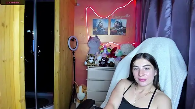 Fiery Brunette  online show from 07.20.26