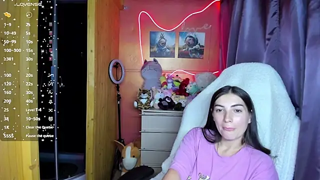 Fiery Brunette  online show from 07.28.26