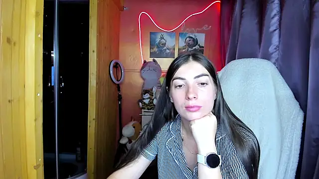 Fiery Brunette  online show from 08.02.26