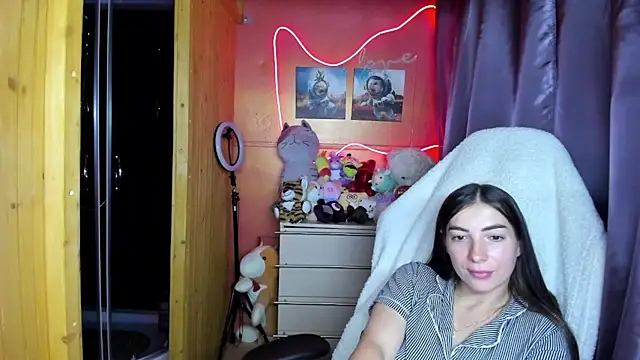Fiery Brunette  online show from 08.03.26