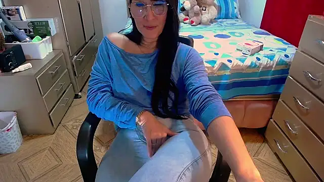 BitterMomXxx online show from 02.26.25