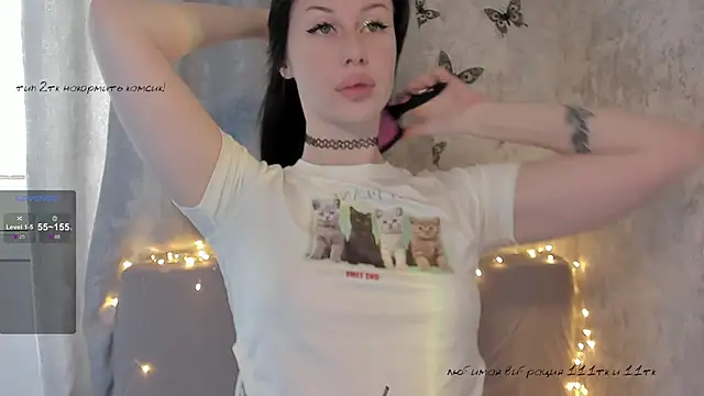 Snapshot of elena_addiction chatting on 10.15.25 elena addiction online show from 10.15.25