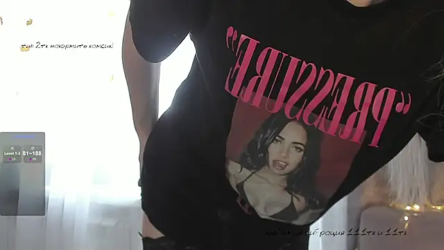 Snapshot of elena_addiction chatting on 10.31.25 elena addiction online show from 10.31.25