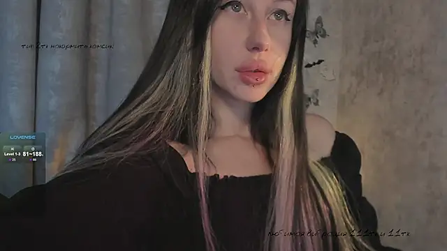 Snapshot of elena_addiction chatting on 11.04.25 elena addiction online show from 11.04.25