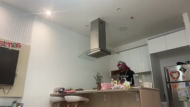 ChocolateCakeQueen online show from 01.06.25