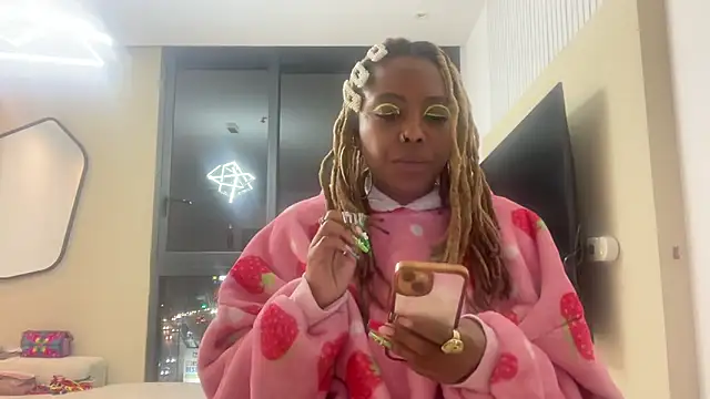 ChocolateCakeQueen online show from 01.20.25