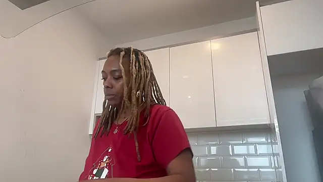 ChocolateCakeQueen online show from 01.25.25
