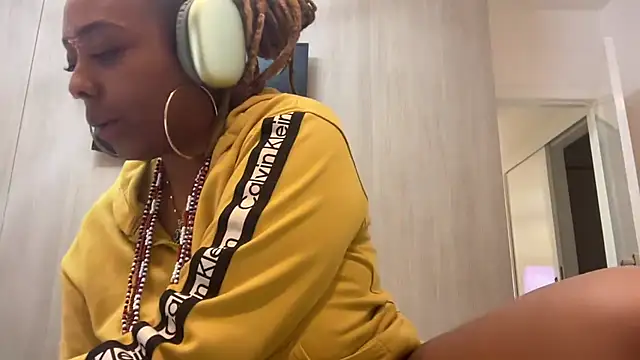 ChocolateCakeQueen online show from 01.27.25