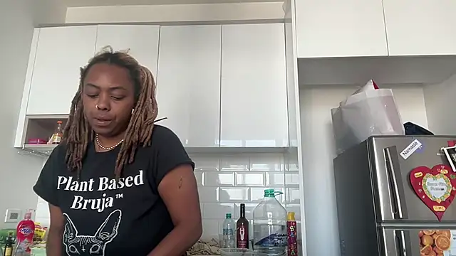 ChocolateCakeQueen online show from 02.02.25