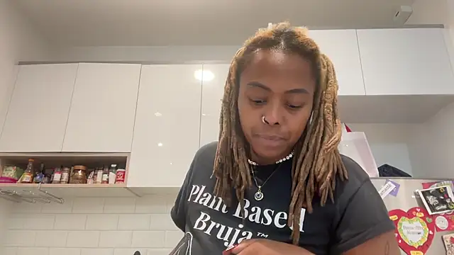 ChocolateCakeQueen online show from 02.03.25
