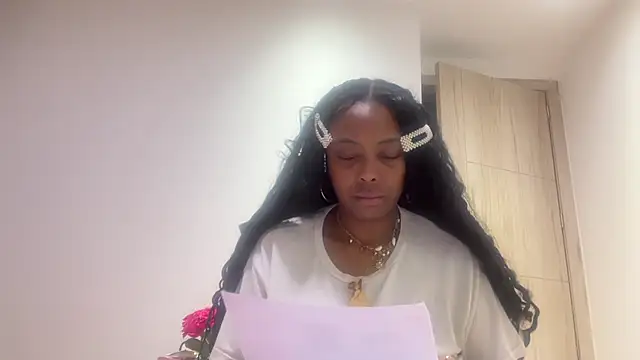 Snapshot of ChocolateCakeQueen chatting on 04.24.26 ChocolateCakeQueen online show from 04.24.26