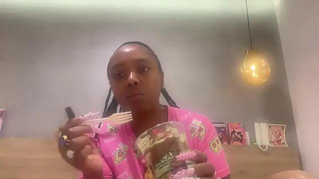 Snapshot of ChocolateCakeQueen chatting on 05.15.26 ChocolateCakeQueen online show from 05.15.26