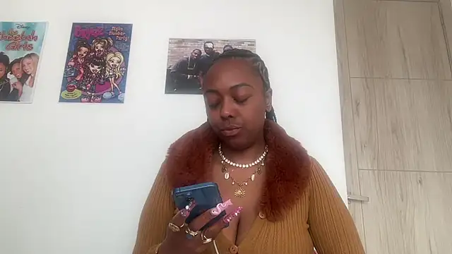 Snapshot of ChocolateCakeQueen chatting on 05.17.26 ChocolateCakeQueen online show from 05.17.26