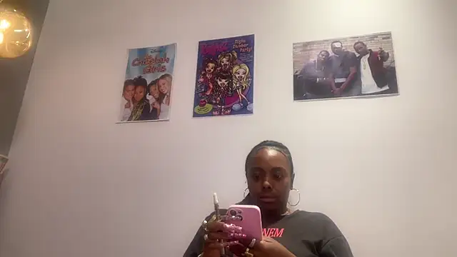 Snapshot of ChocolateCakeQueen chatting on 06.02.26 ChocolateCakeQueen online show from 06.02.26