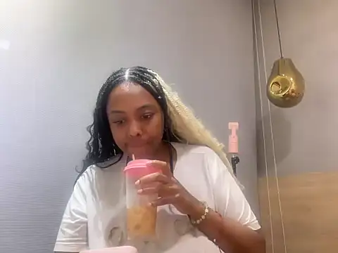 ChocolateCakeQueen online show from 07.18.26