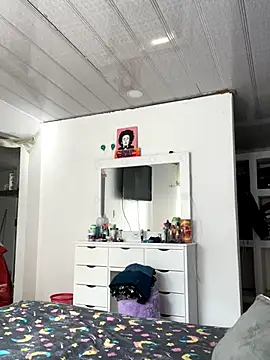 hannahb-e online show from 11.04.25