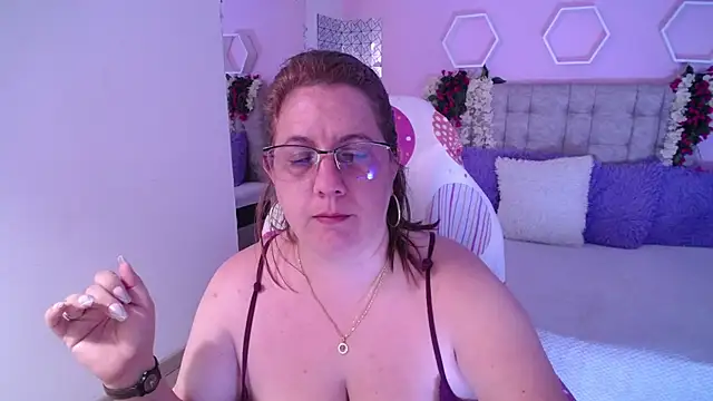 katie joness  online show from 01.05.25